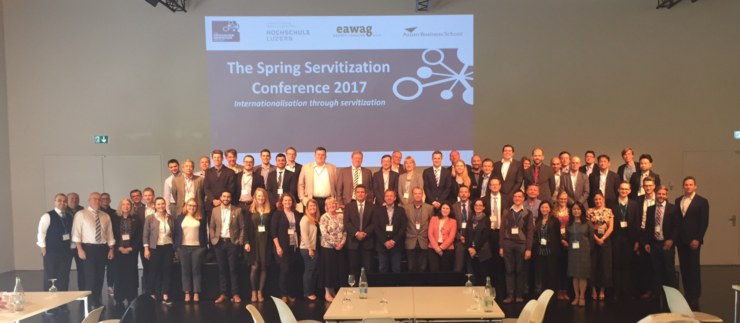 Attendees of the Spring Servitization Conference 2017 pose for a photograph all together